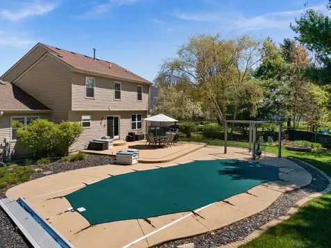 542 Waterford Drive Oswego IL 60543