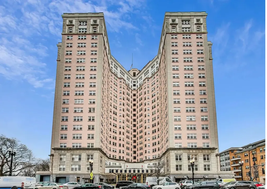 5555 North Sheridan Road Chicago IL 60640