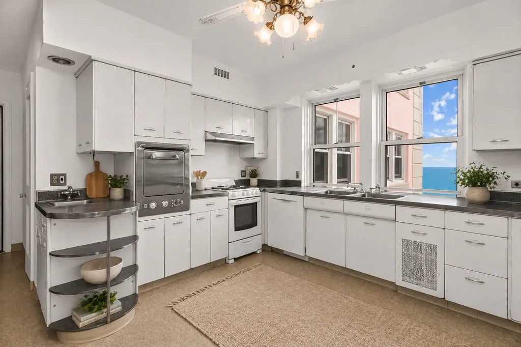 5555 North Sheridan Road Chicago IL 60640