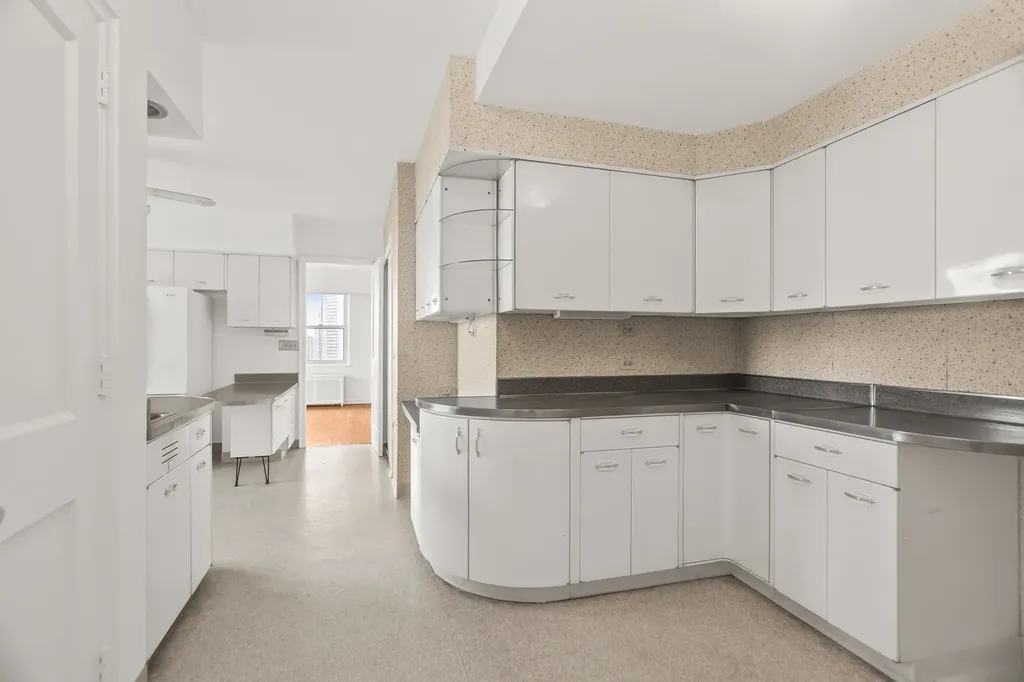 5555 North Sheridan Road Chicago IL 60640