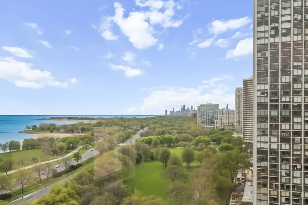 5555 North Sheridan Road Chicago IL 60640
