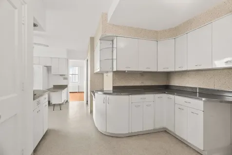 5555 North Sheridan Road Chicago IL 60640