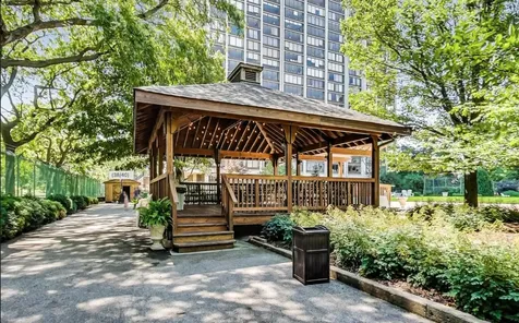5555 North Sheridan Road Chicago IL 60640