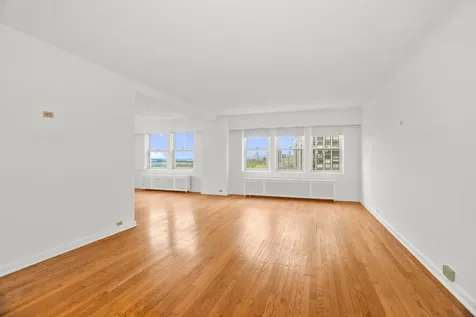 5555 North Sheridan Road Chicago IL 60640