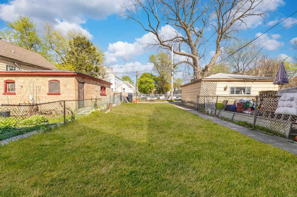 5233 South Racine Street Chicago IL 60609
