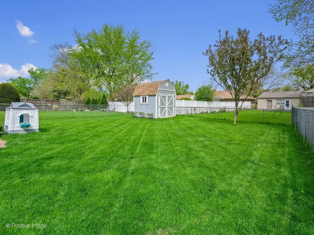136 Green Valley Drive Lombard IL 60148