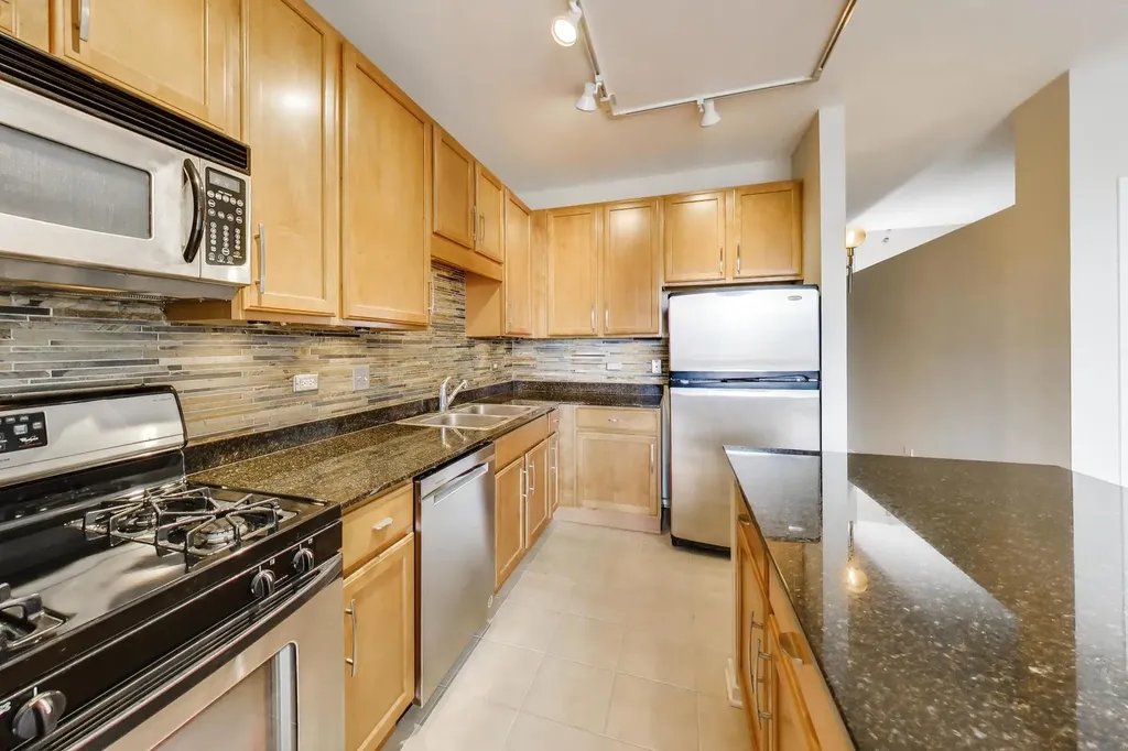 210 South Des Plaines Street Chicago IL 60661