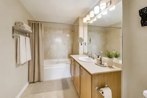 210 South Des Plaines Street Chicago IL 60661