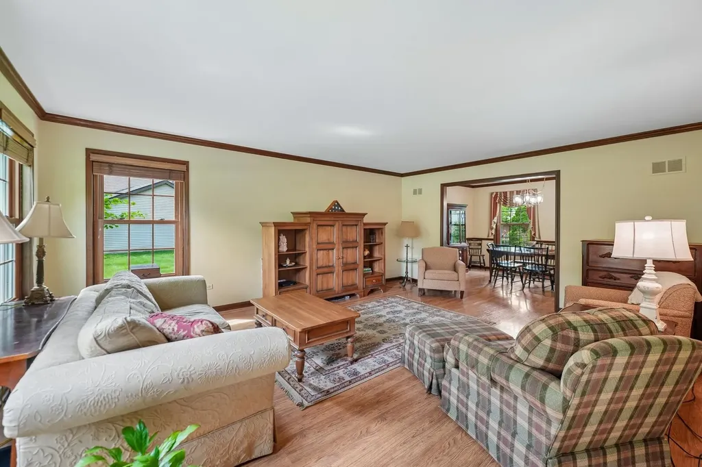 737 Clovetree Court Naperville IL 60540