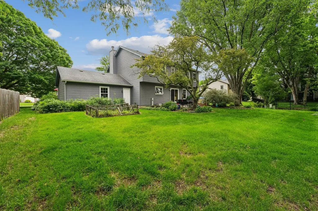 737 Clovetree Court Naperville IL 60540