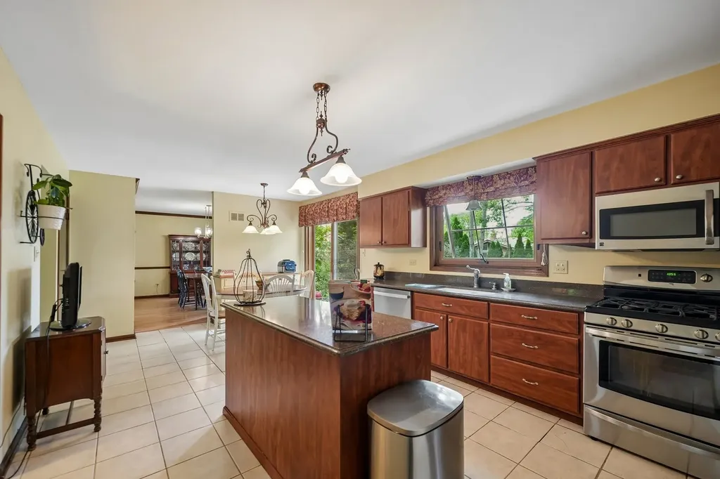 737 Clovetree Court Naperville IL 60540