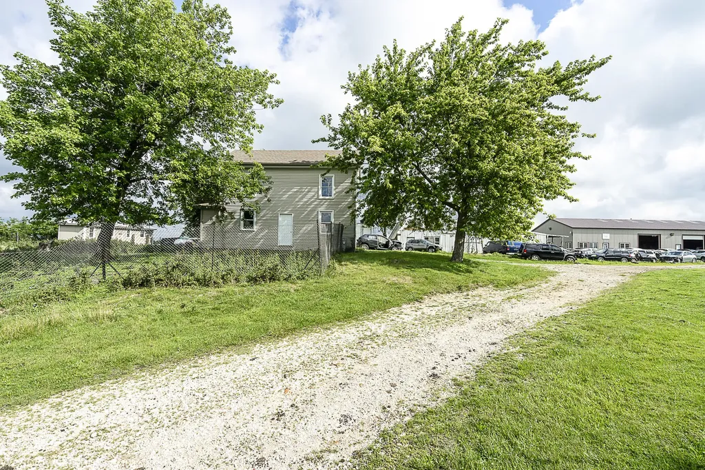 11475 East 3050 North Road Blackstone IL 61313