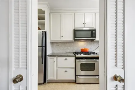 1585 Ridge Avenue Evanston IL 60201