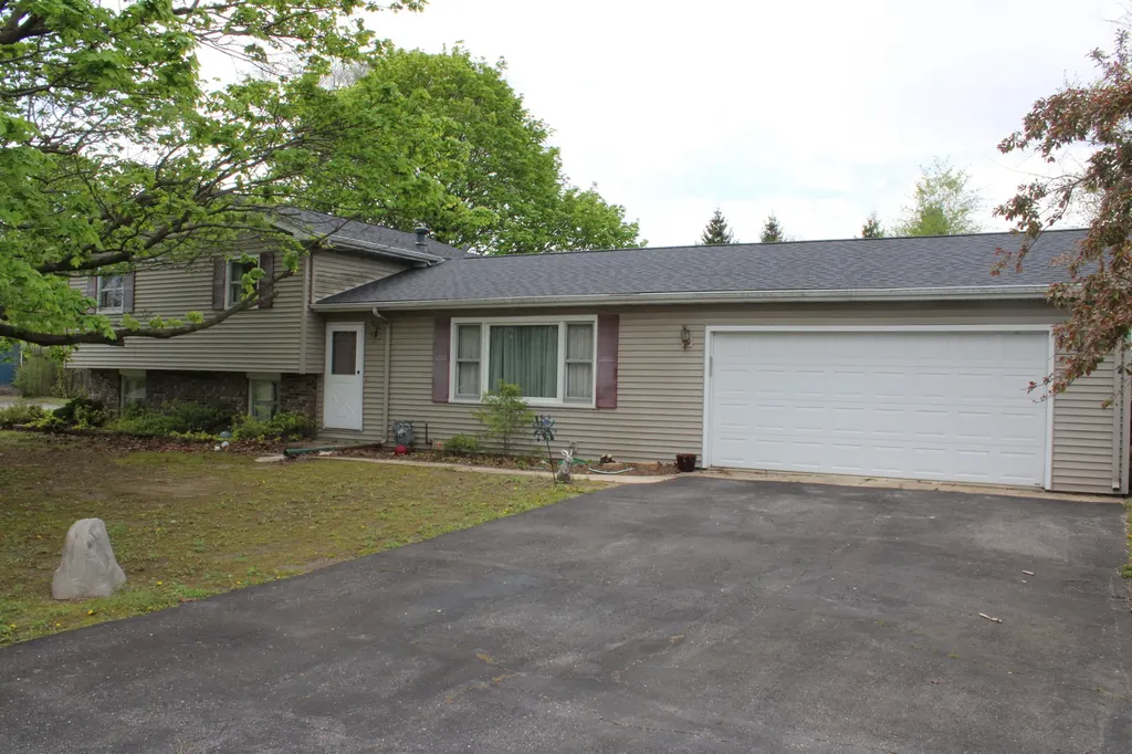 15 West Rickard Drive Oswego IL 60543