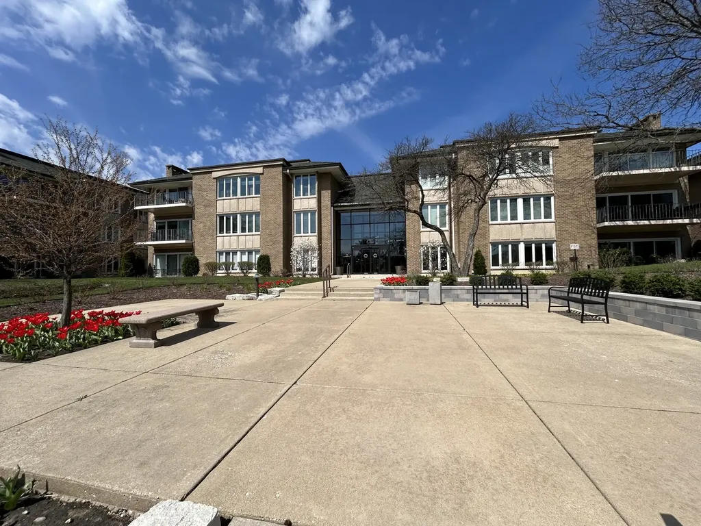 1 Oak Brook Club Drive Oak Brook IL 60523