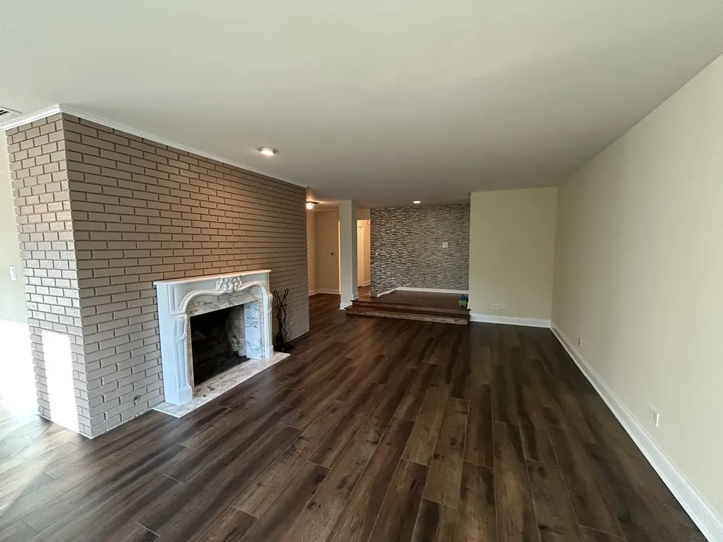 1 Oak Brook Club Drive Oak Brook IL 60523