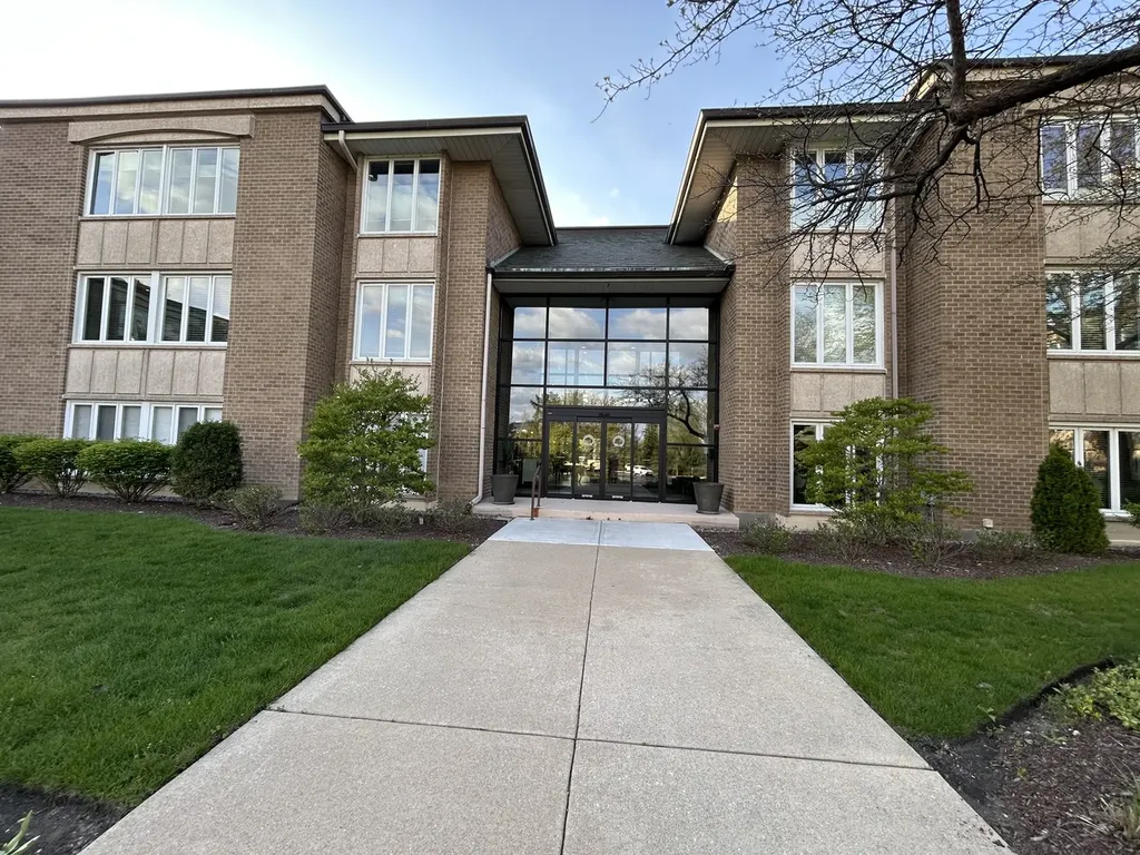 1 Oak Brook Club Drive Oak Brook IL 60523
