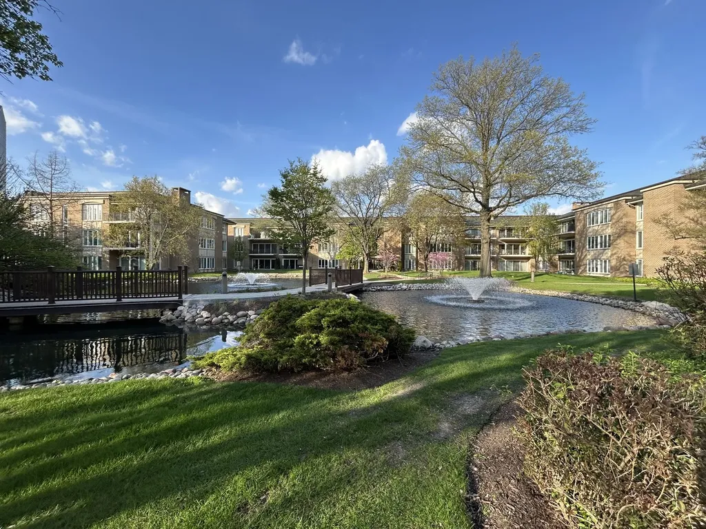 1 Oak Brook Club Drive Oak Brook IL 60523