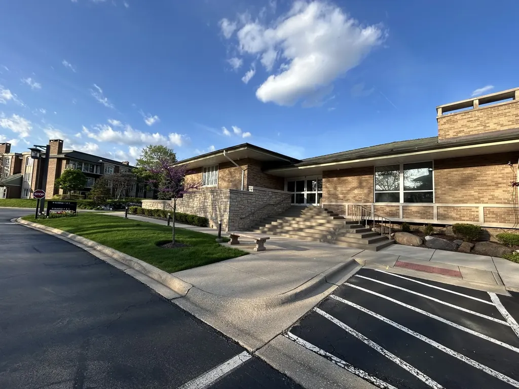 1 Oak Brook Club Drive Oak Brook IL 60523
