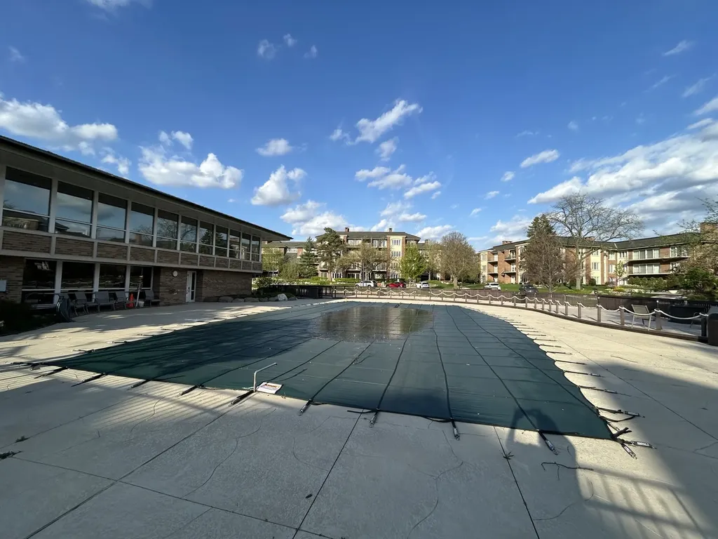 1 Oak Brook Club Drive Oak Brook IL 60523