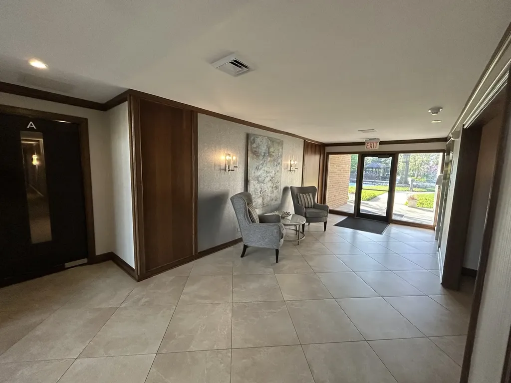 1 Oak Brook Club Drive Oak Brook IL 60523