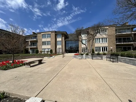 1 Oak Brook Club Drive Oak Brook IL 60523