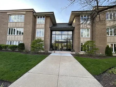 1 Oak Brook Club Drive Oak Brook IL 60523