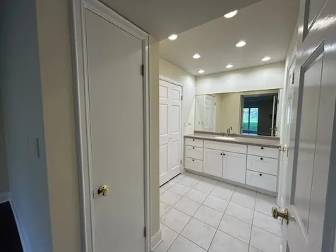 1 Oak Brook Club Drive Oak Brook IL 60523