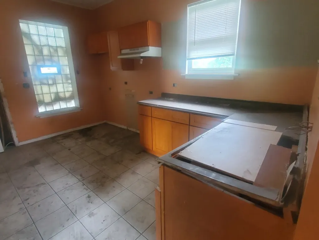 5258 South Emerald Avenue Chicago IL 60609
