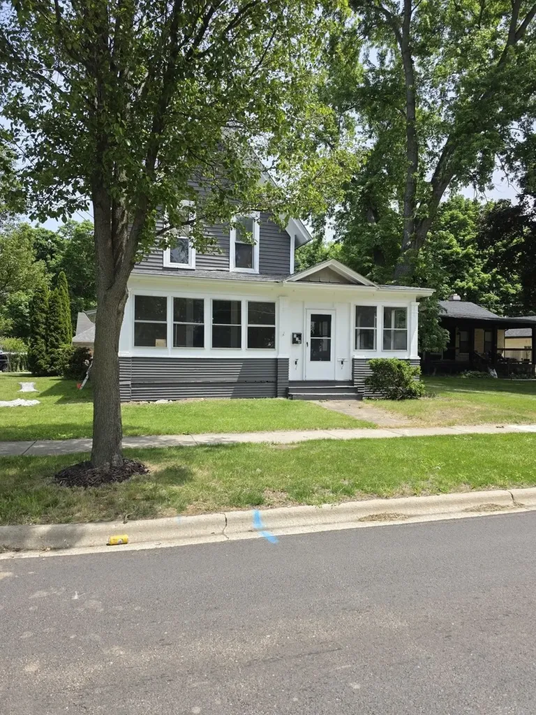118 North Washington Street Carpentersville IL 60110