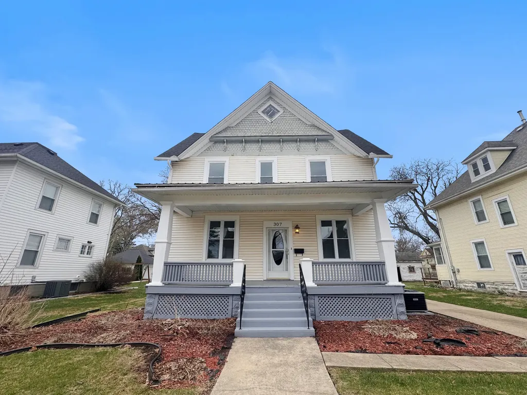 307 West 11th Street Sterling IL 61081