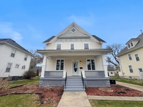 307 West 11th Street Sterling IL 61081