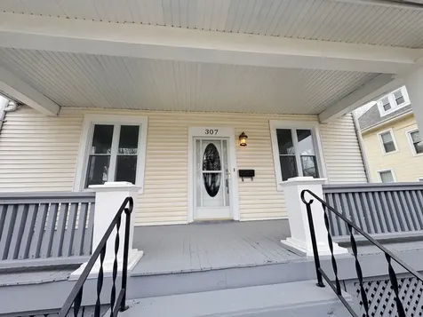 307 West 11th Street Sterling IL 61081
