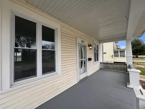307 West 11th Street Sterling IL 61081