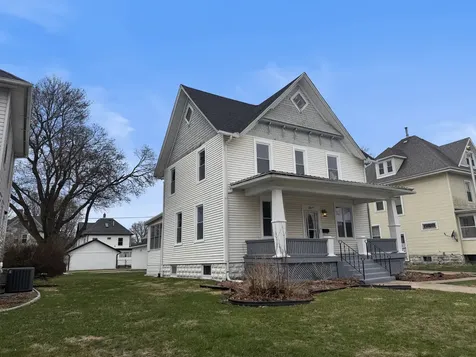307 West 11th Street Sterling IL 61081