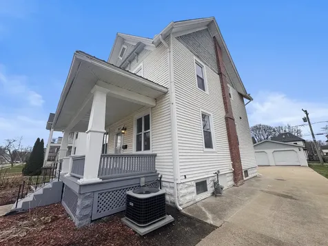 307 West 11th Street Sterling IL 61081