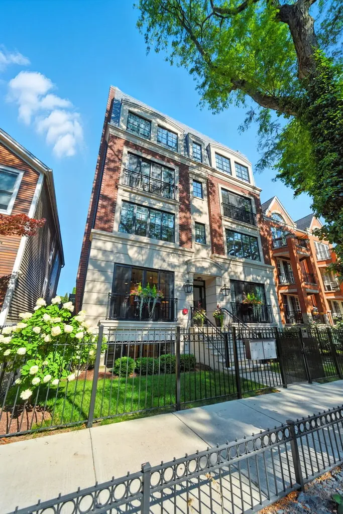1733 North Mohawk Street Chicago IL 60614