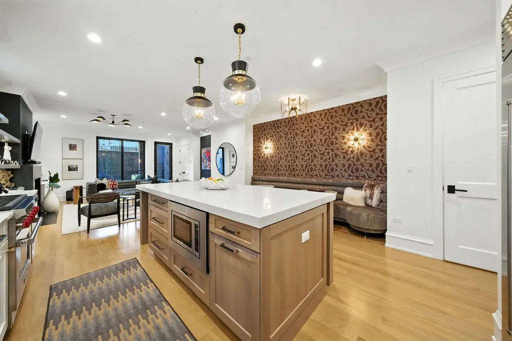 1733 North Mohawk Street Chicago IL 60614