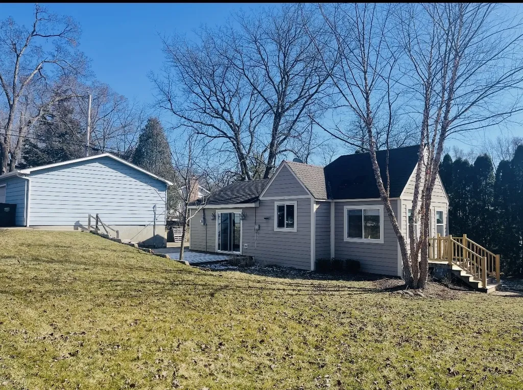 327 Kenwood Drive Round Lake Park IL 60073