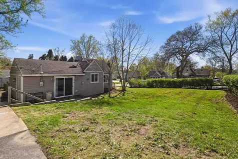 327 Kenwood Drive Round Lake Park IL 60073
