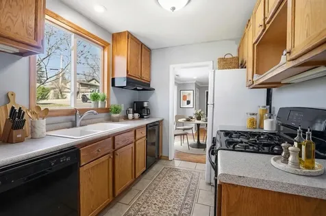 327 Kenwood Drive Round Lake Park IL 60073