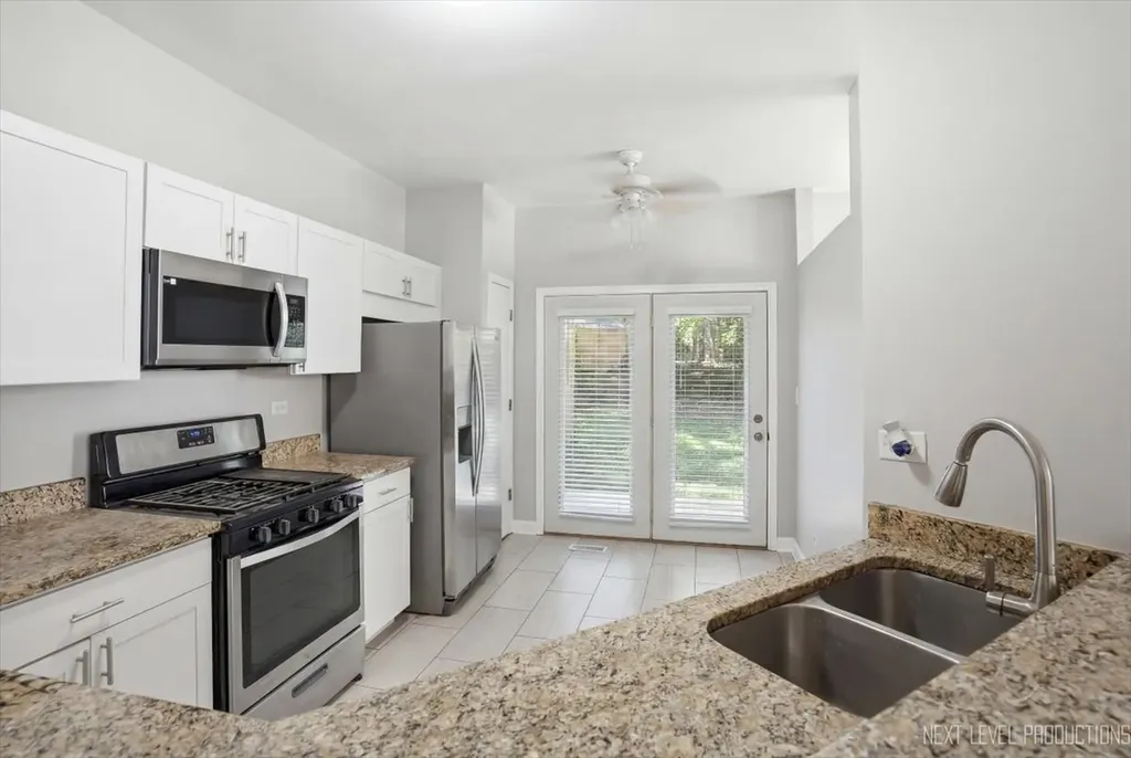 3044 Waters Edge Circle Aurora IL 60504