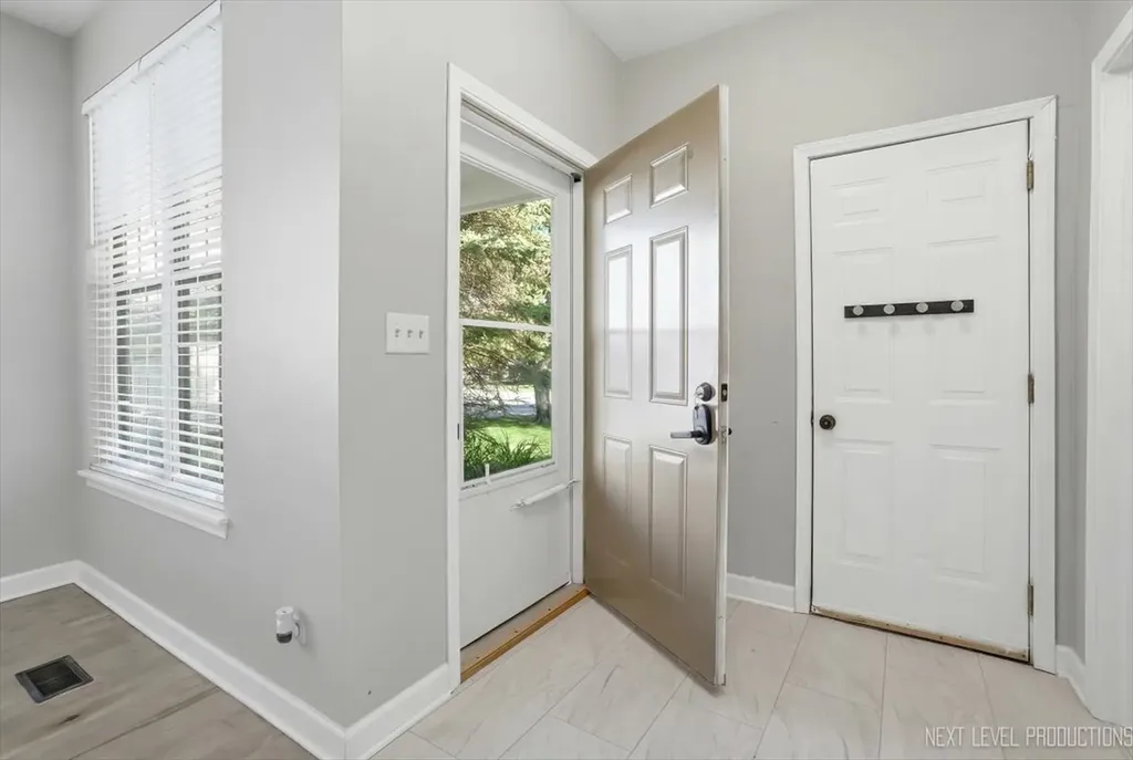 3044 Waters Edge Circle Aurora IL 60504
