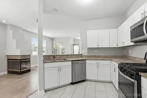 3044 Waters Edge Circle Aurora IL 60504