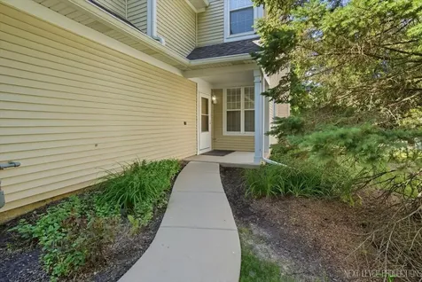 3044 Waters Edge Circle Aurora IL 60504