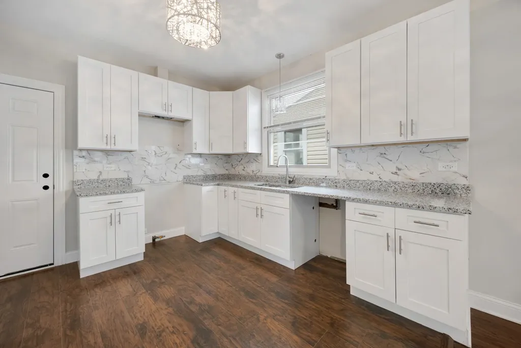 1328 West 98th Street Chicago IL 60643