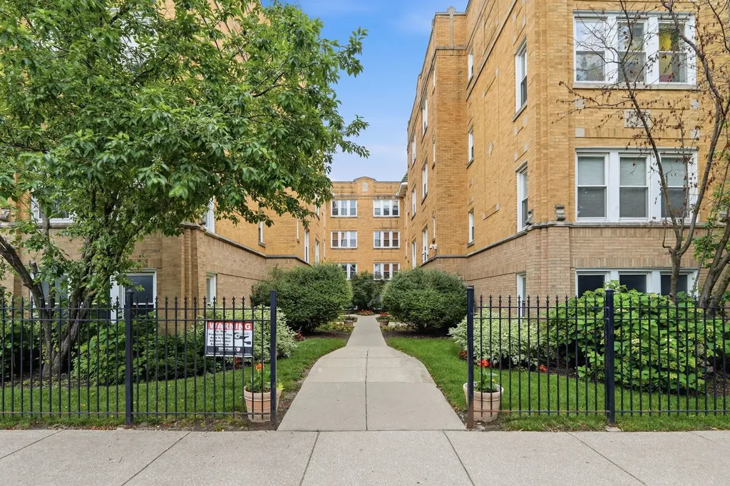 4343 North Sacramento Avenue Chicago IL 60618