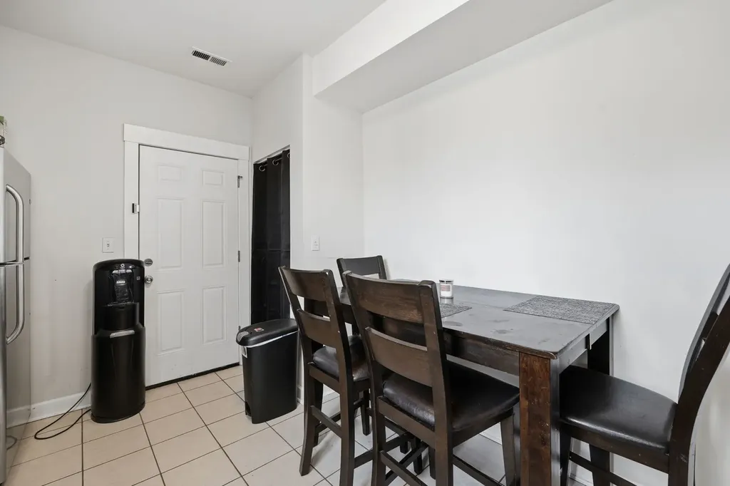 4343 North Sacramento Avenue Chicago IL 60618