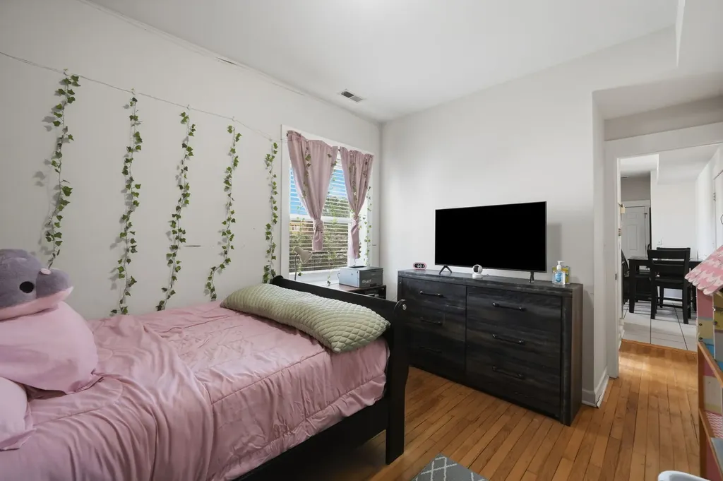 4343 North Sacramento Avenue Chicago IL 60618