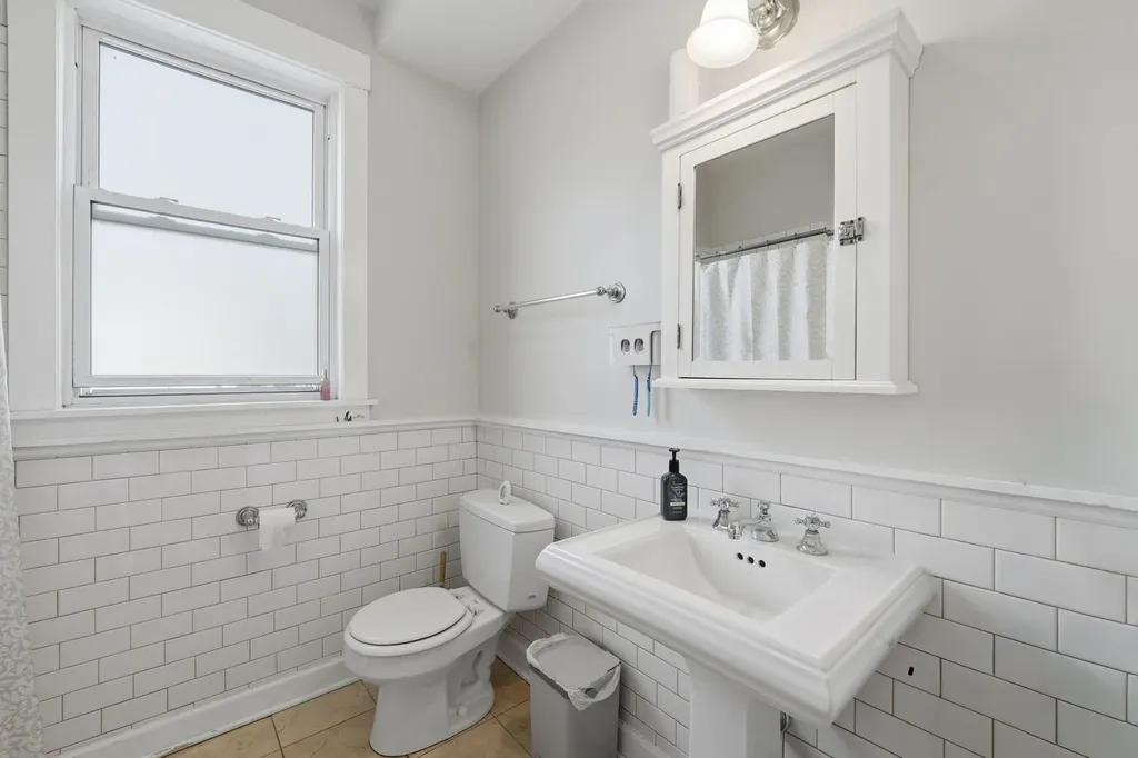 4343 North Sacramento Avenue Chicago IL 60618
